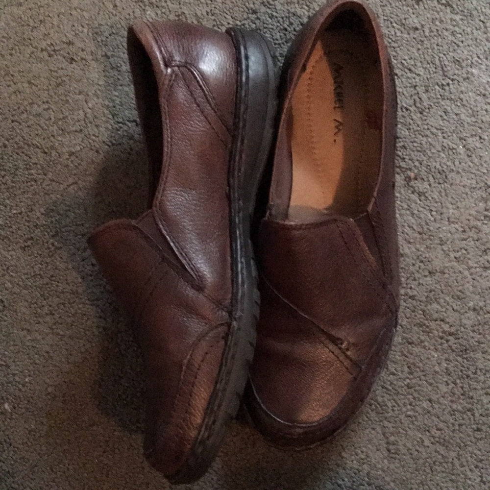 Brown flats - Picture 2 of 4